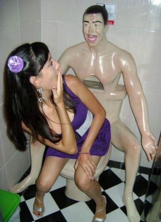 Kompiss naked females peeing
