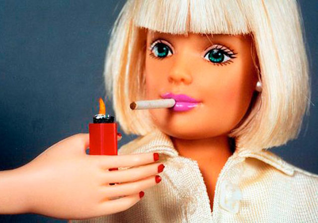 funny-barbie-smoking-doll.jpg (640×448)