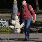 hanging kid upside down, holding baby by foot bad parents, bad family photos ellen, funny pictures, bad parents, horrible parents, stupid people stupid parents