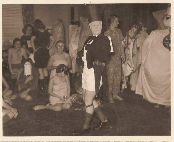 24 Weird Creepy Vintage Photos From The Scary Olden Days Team Jimmy Joe